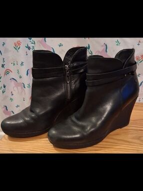EUC UGG Alexis Black Leather Moto Goth Wedge Platform Bootie Boot Shoe SZ 9